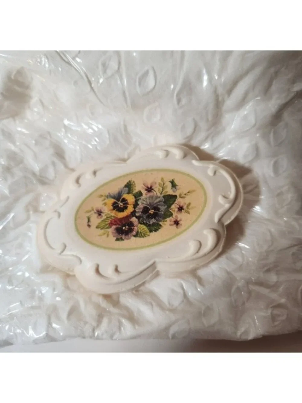 Vintage Avon Bouquet of Pansies Fragranced Soap Set 2 Bars 3oz Each Floral Decal